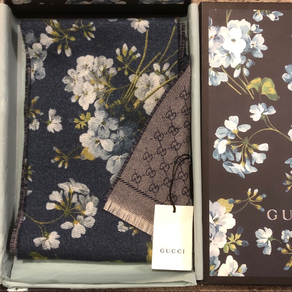 Gucci Reversible 100% Wool Scarf w/ Original Matching Gift Box NWT